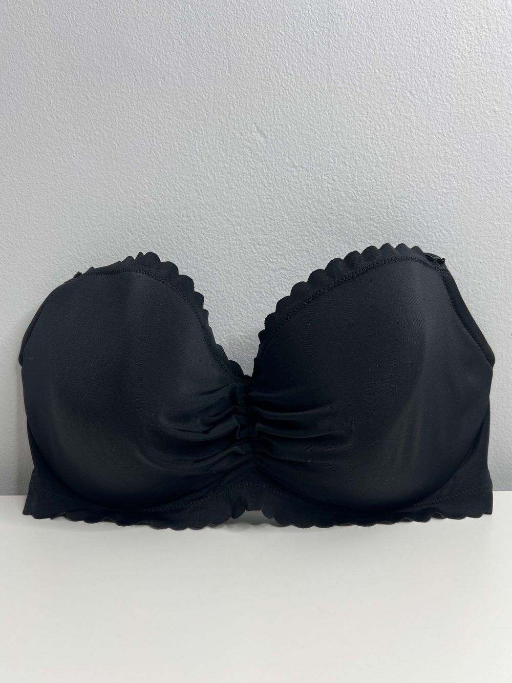 Victoria’s Secret Black Scalloped Bandeau Bikini Top 32DDD Removable Straps